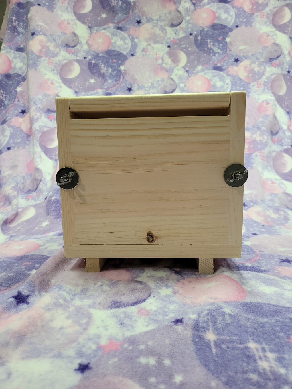 Hay Feeder Box with 3 Front Chinchilla Face Feeder Cut Outs and Hinged Top 10" x 8" x 7.5" with Ledge Tray and Back Mounts for Cage Stability Kiln Dried Pine
