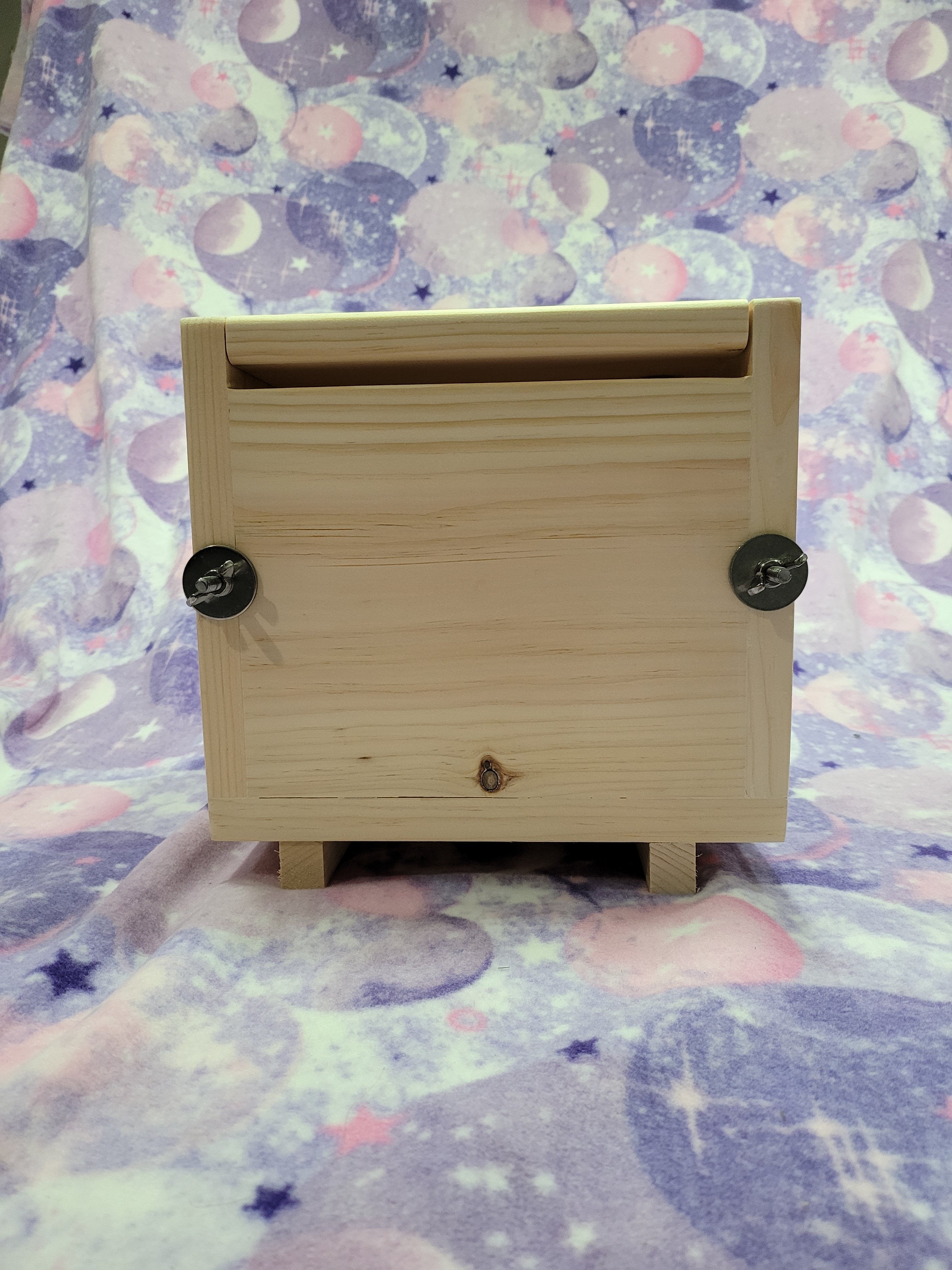 Hay Feeder Box with 3 Front Chinchilla Face Feeder Cut Outs and Hinged Top 10" x 8" x 7.5" with Ledge Tray and Back Mounts for Cage Stability Kiln Dried Pine