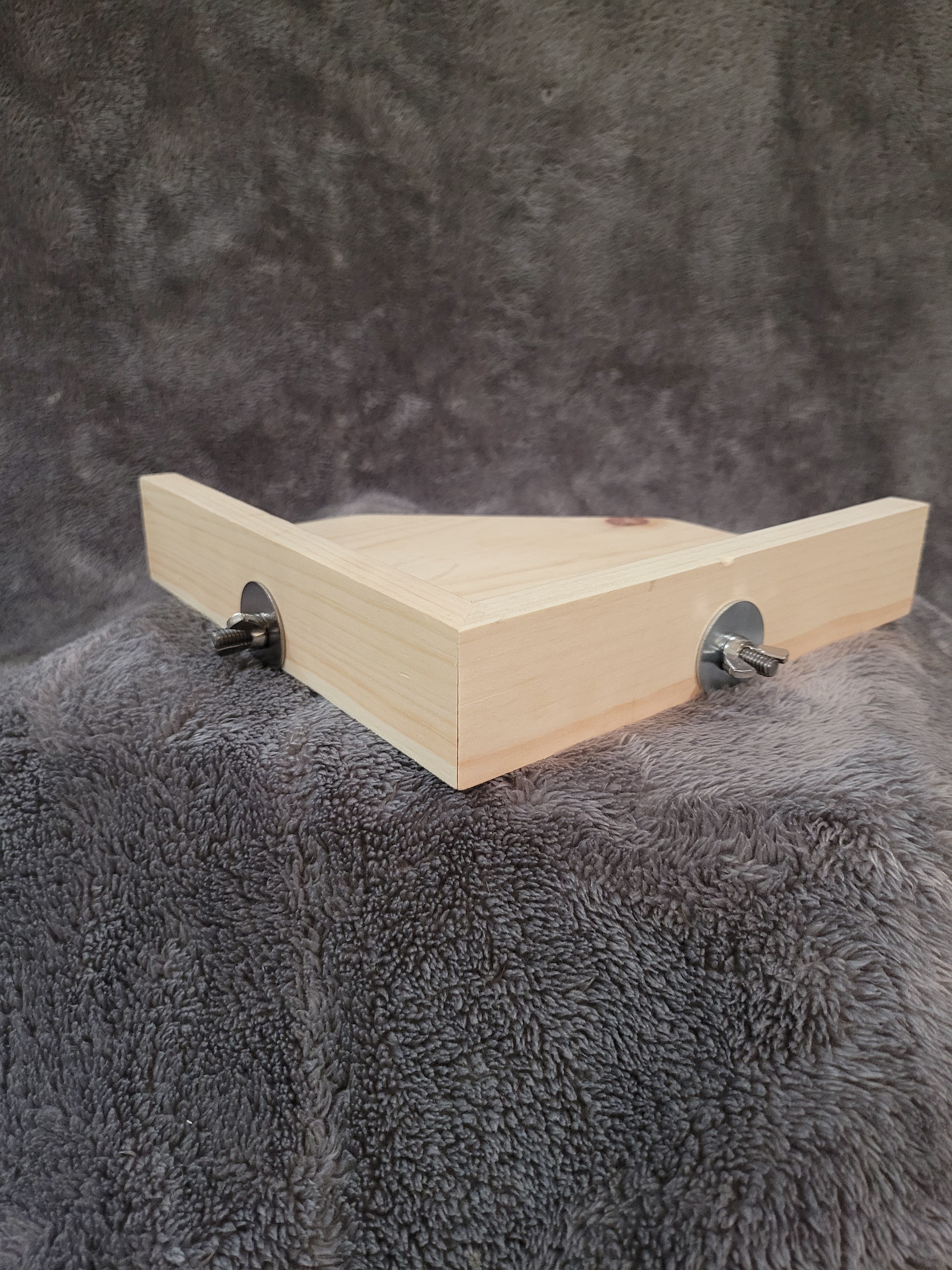 Chinchilla 12-inch Diamond Corner Ledge