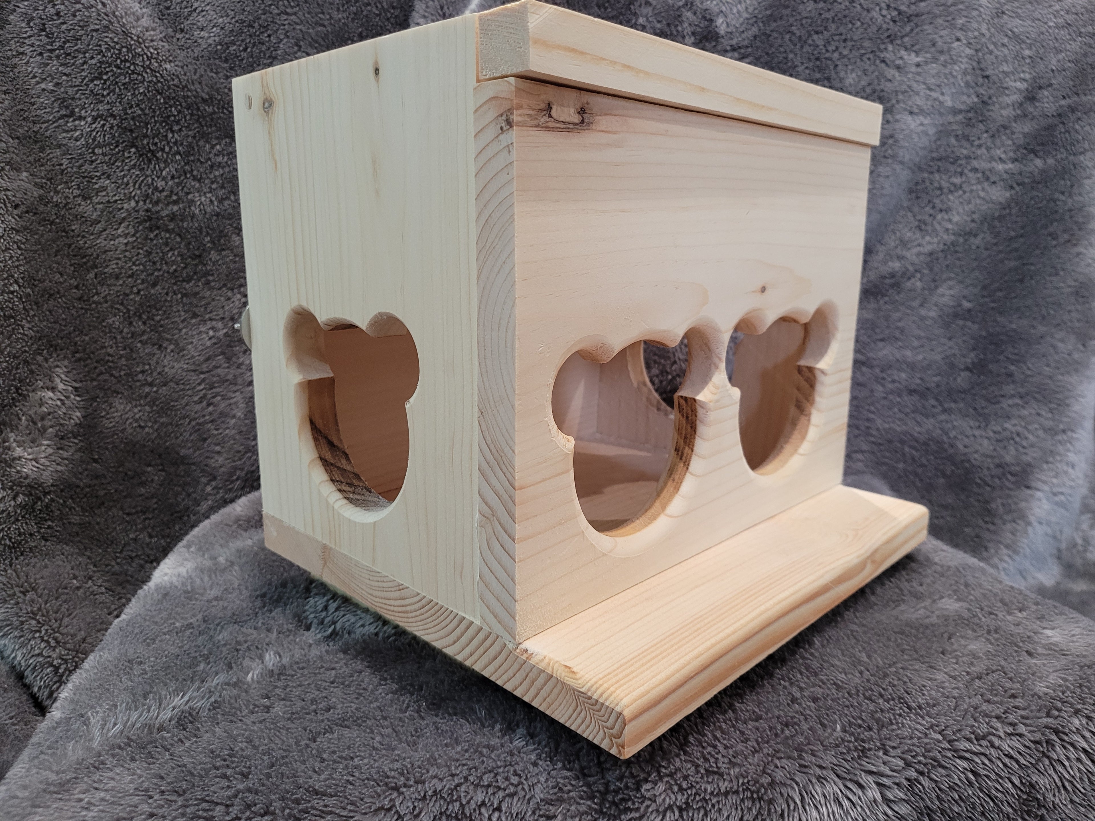 Chinchilla Hay Feeder Box with 4 Chinchilla Face Feeder Cut Outs and Flip Open Top 10" x 8" x 7.5" with LeChinchilla Hay Feeder Boxdge Tray and Back Mounts Hardware